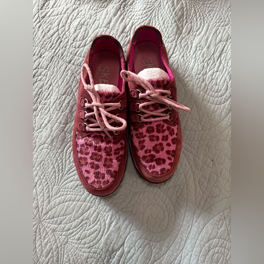 Stylish Pink Leopard Print Women's Sneakers Size 7